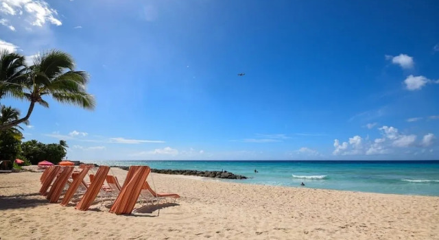 Апартаменты Modern 2-bed Apt Near Beach In St. Lawrence Gap 2 Bedroom Apts by Bluescape