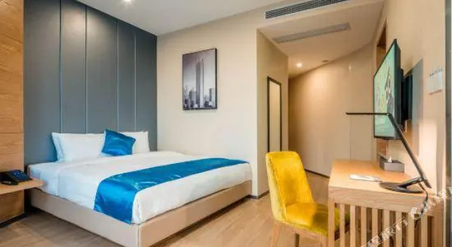 T-moon Hotel (Jiefangbei Hongyadong), Забронировать Отель Бизнес-отели Юйчжун, 4* 5*