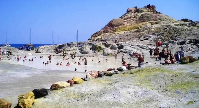 House With 2 Bedrooms in Vulcano, With Enclosed Garden Near the Beach, Book Hotel Hotels in Sicily with Parking, Parking
