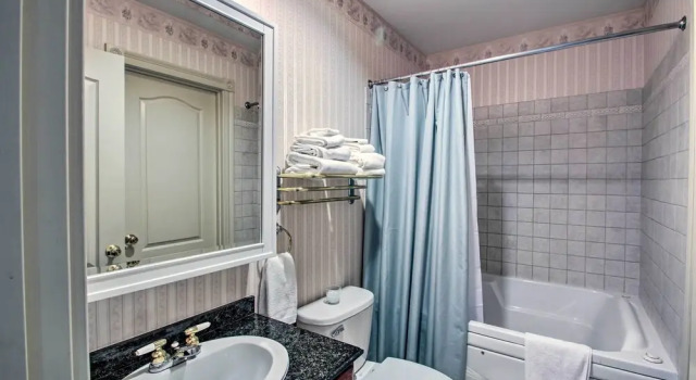 Апартаменты Nestlenook Victorian Condo ~6 Mi to Attitash!