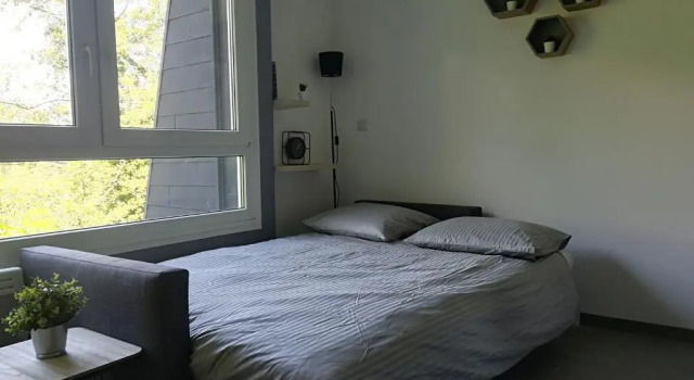 Studio neuf standing -balcon prox autoroutes, Book Hotel  