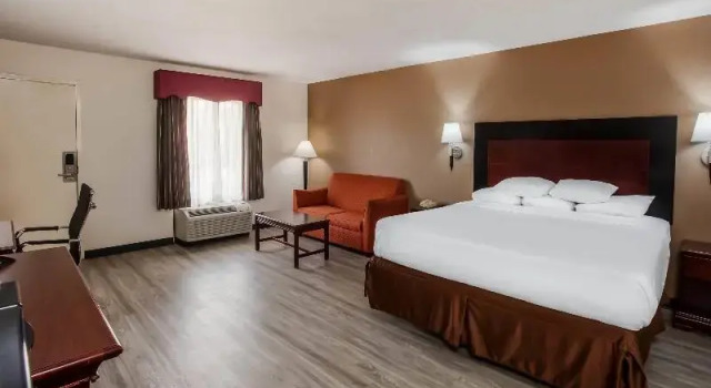 Doppel Studio Days Inn & Suites by Wyndham Tyler
