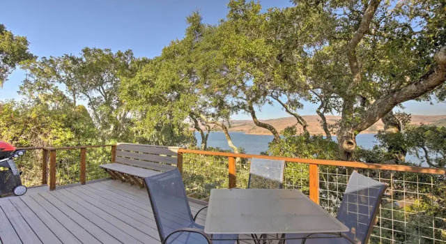Коттедж Hillside Home w/ Deck & Views of Tomales Bay!