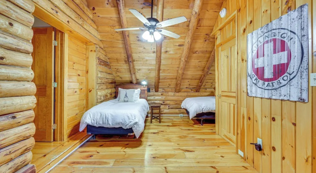 Picture-perfect Vermont Mtn Cabin w/ Hot Tub!, Buchen Sie Ferienhaus  
