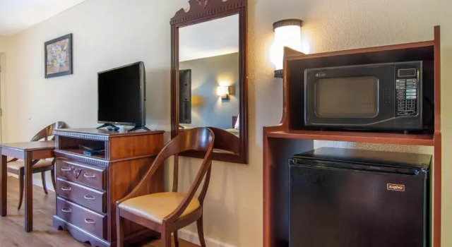 Люкс Econo Lodge Inn & Suites near Chickamauga Battlefield