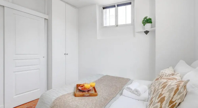Апартаменты Bright 1BR Bastille Getaway - 4 Guests