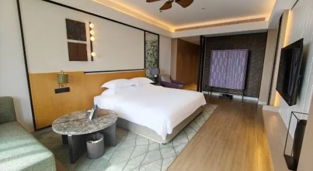 Люкс с 2 комнатами с видом на море Отель Golden Phoenix Sea View