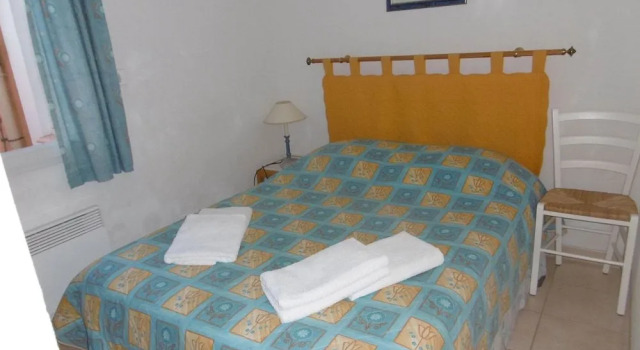 HOLIDAYLAND BAIE DES OLIVIERS VILLA 36m2 1chambre fermée 6 couchages ou VILLA 41M2 2chambres fermées 7 couchages, Book Hotel Hotels in Narbonne with Parking, Parking