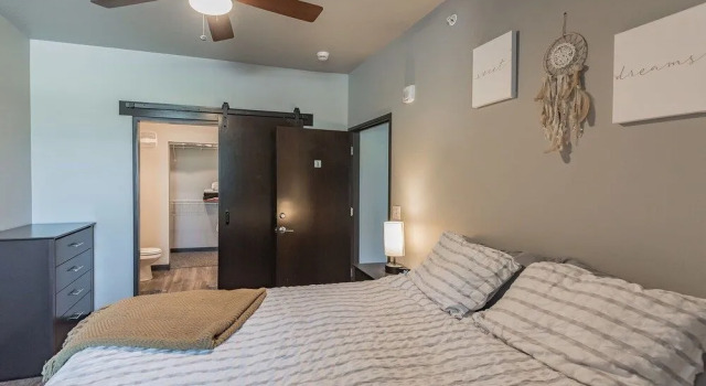 Spacious 2BR Suite W/patio Near Iowa State, Varaa Huoneisto Ames Iowa
