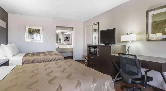 Четырёхместный номер Standard Quality Inn & Suites Stuttgart North