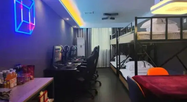 Кровать в общем номере Baiyun Lijing Hotel (Suizhou BoWuguandian）)