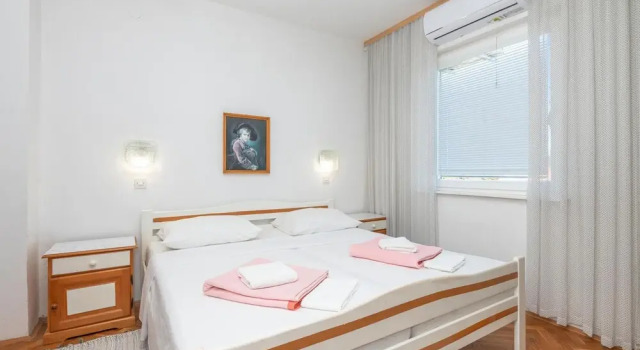 Beautiful Home in Stari Grad With Wifi and 0 Bedrooms, Prenota Hotel Stari Grad 