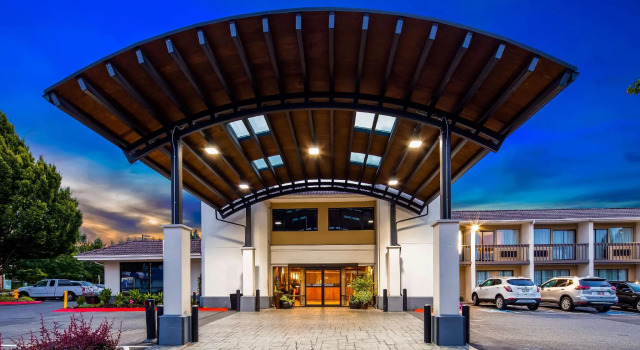 Кровать в общем номере Best Western Seattle Airport Hotel