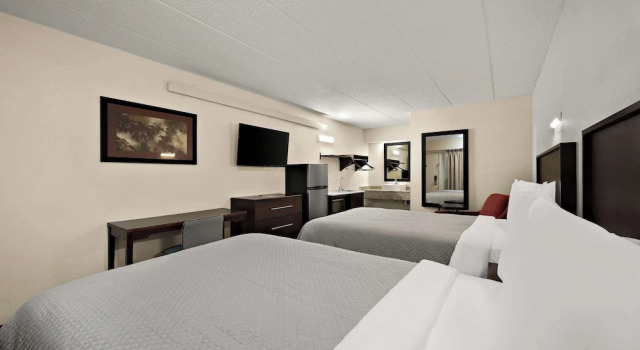 Четырёхместный номер Standard Suburban Studios Peoria