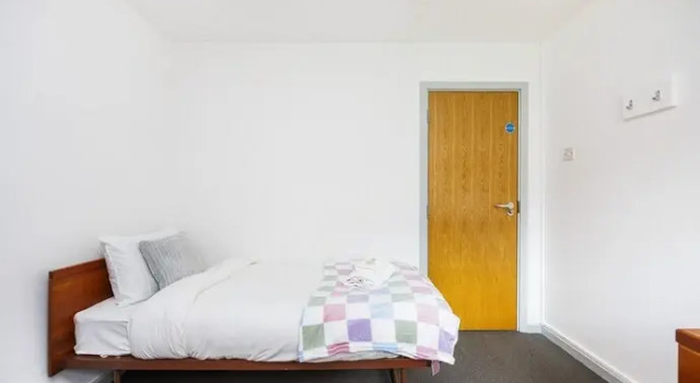 Vibrant Rooms NOTTINGHAM - SK, Buchen Sie Hotel Beeston Nottinghamshire
