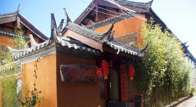Luguorenjian Inn, Забронировать Отель Отели Лицзян 4 звезды, рядом с Улица Сквер-стрит Древнего города Шухэ, 4*