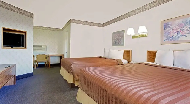Четырёхместный номер Standard Travelodge by Wyndham Page, View of Lake Powell