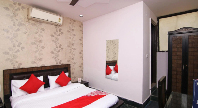 OYO 22756 Diksha Hotel