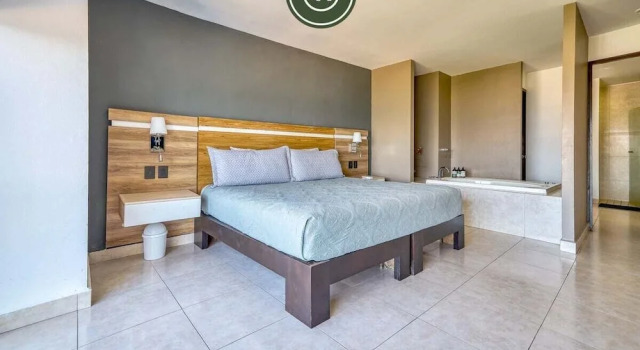 Oceanfron 4 BR Condo - Beach - Wyndham Pool, Boek Hotel Nuevo Vallarta  
