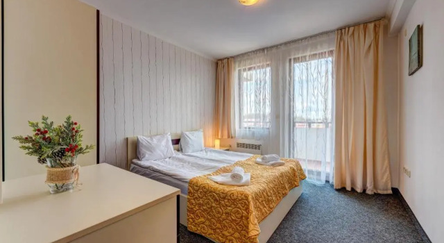 Апартаменты Colorful 2BD Apartment with Indoor Fireplace and Mountain View