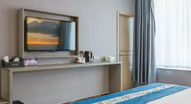 Семейный люкс Kaidi Man Hotel (Zibobei Railway Station Industrial Vocational College)