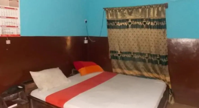 De Ultimate Palace Hotel, Book Hotel Ikeja 