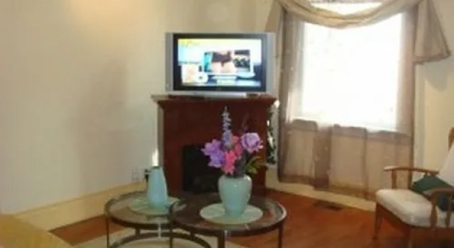 莱斯利村公寓酒店(Leslieville Furnished Home), Varaa Hotelli Toronto 