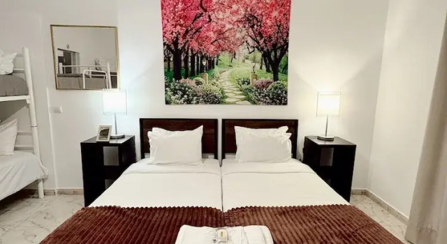Люкс Economy Gardens Guest House-Hostel