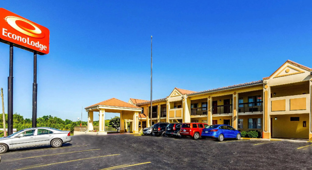 Четырёхместный номер Standard Econo Lodge Christiansburg-Blacksburg I-81