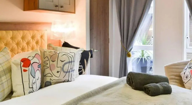 Boutique lodge with hot tub sleeps 6, Забронировать Бутик-отель Бутик-отели Бринлингтон, Бутик-отель