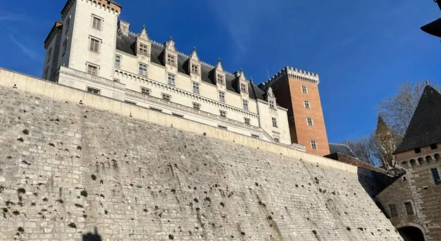 T1 bis 35 m2 lit queen size tout équipé, Забронировать Апартаменты/квартира Отели Pyrénées-Atlantiques с парковкой, Парковка