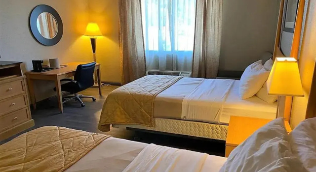 Четырёхместный номер Standard Clarion Hotel DuBois