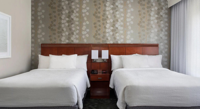 Четырёхместный номер Standard Courtyard by Marriott Lincroft Red Bank