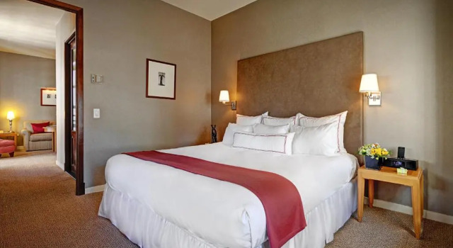 Люкс с балконом Hotel Giraffe by Library Hotel Collection