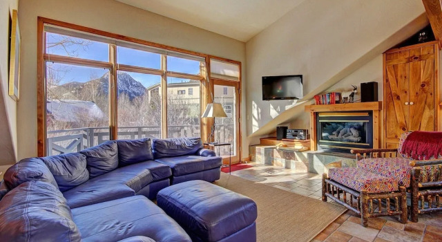 401 Creekside Townhome