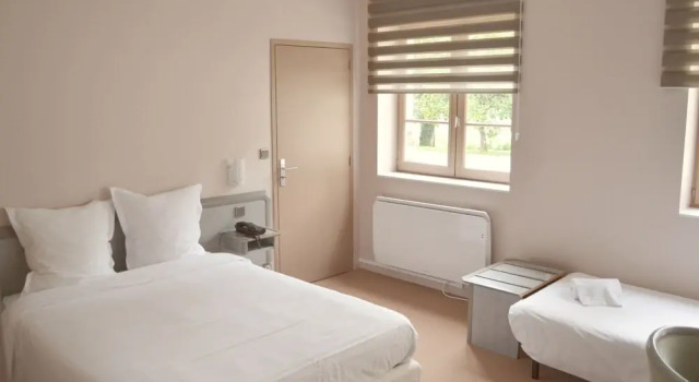 Трёхместный номер Standard Logis Hotels - Le Saint Marcel