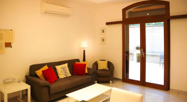 Peaceful Home With hot tub and 2 Communal Pools, Book Hotel Għajnsielem Gozo