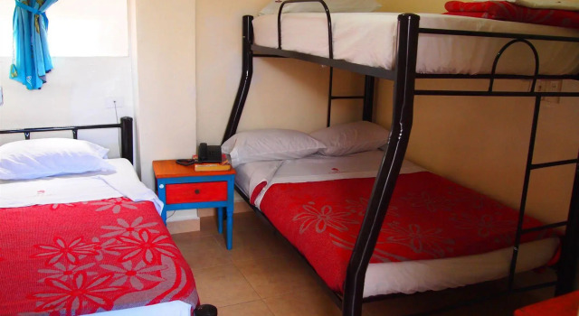 Hotel Conquistadores, Book Hotel La Candelaria Guayaquil