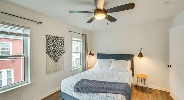 Апартаменты Chic Lancaster Vacation Rental, Walkable Location!