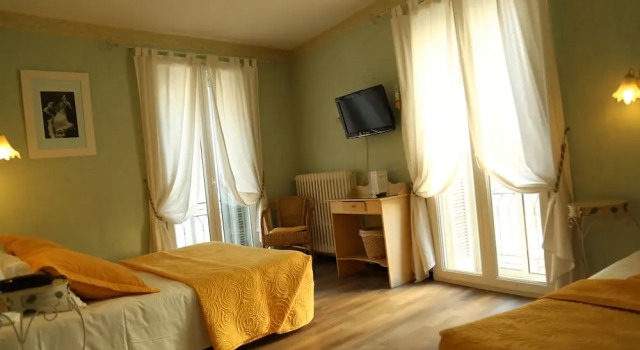 Трёхместный номер Superior Hôtel de France
