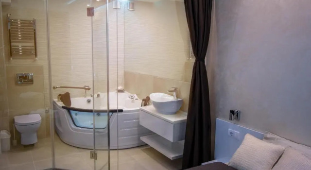 Апартаменты Standard Luxury Boutique City Center Apartments