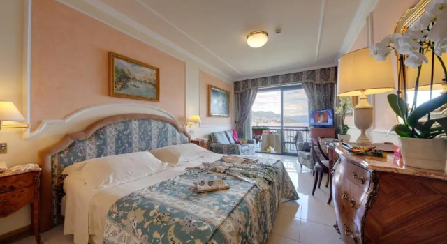 Трёхместный номер Standard с видом на озеро Grand Hotel Bristol