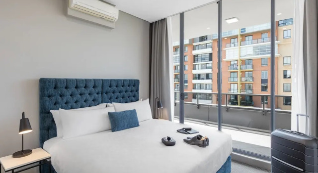Люкс с 3 комнатами с балконом Meriton Suites Waterloo