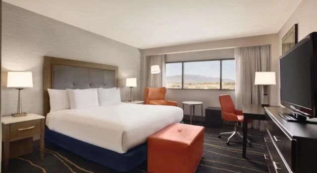 Номер Standard с видом на горы DoubleTree by Hilton Hotel Albuquerque