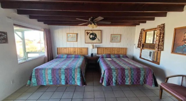 Standardowy czteroosobowy pokój z widokiem SageBrush Inn