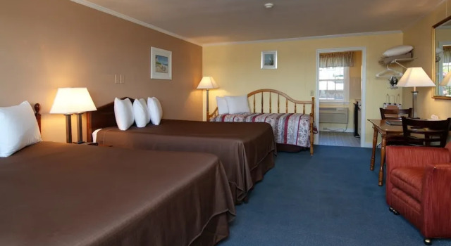 Четырёхместный номер Deluxe Cape Cod Harbor House Inn