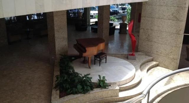 Carlton Hotel, Rezervovat Hotel South Wing 