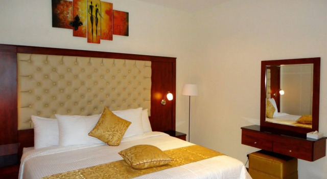 Meral Crown Hotel
