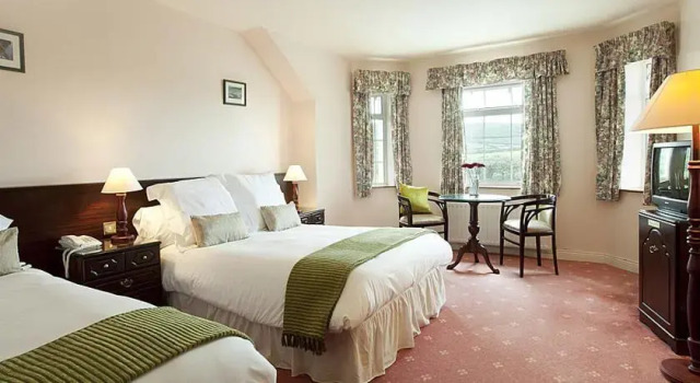 Smerwick Harbour, Boek Hotel Ballyferriter 