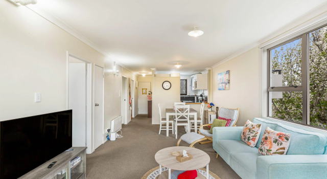 Lovely 2-Bedroom Apartment with Free Parking, Rezerwuj Apartament Hotele w Auckland Region z parkingiem, Parking